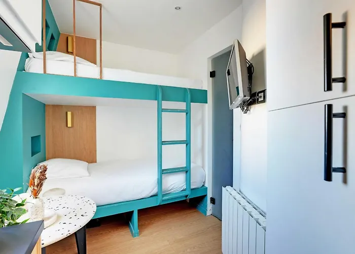 Modern 2p - Strasbourg Saint-denis * Parijs