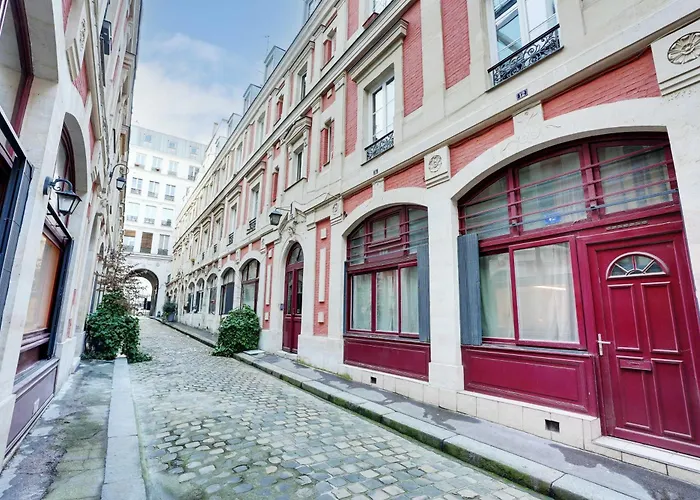 Modern 2p - Strasbourg Saint-denis 파리